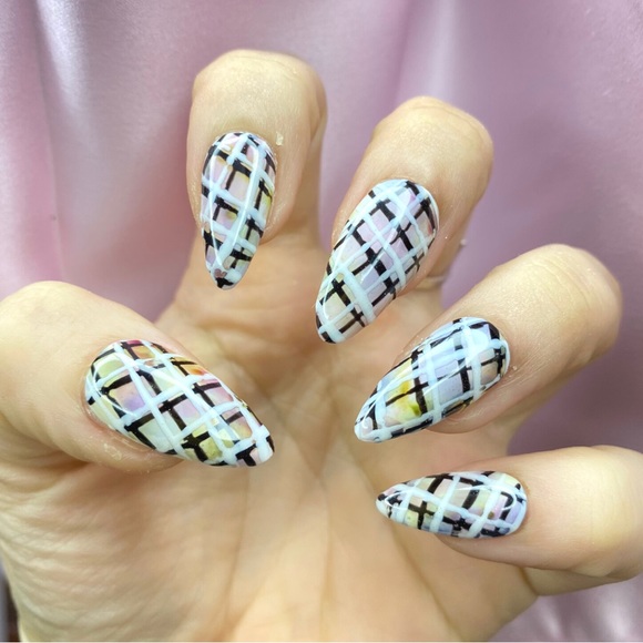 Reusable, Acrylic Nails, Hand Crafted by Artist - Picture 1 of 7